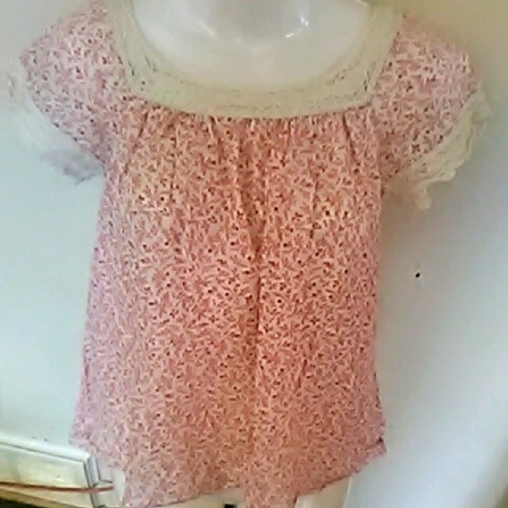B36 sz 12 pretty crochet detail sm floral blouse